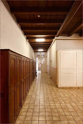 Bâtiment A, corps côté rue Saint-Dizier : couloir du rez-de-chaussée (partie sud, côté cour Saint-Damase), vers le nord.