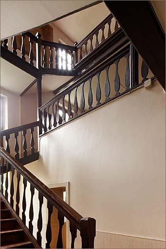 Bâtiment A : escalier principal (n° 1).