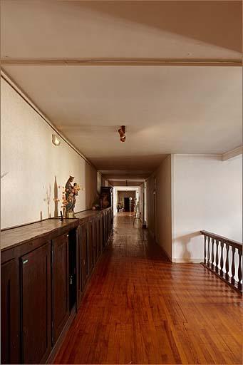 Bâtiment A : couloir du 1er étage (côté rue Saint-Dizier), vers le nord.