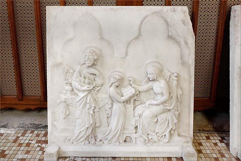 Éléments déposés du retable du maître-autel : 2 bas-reliefs et 2 gâbles