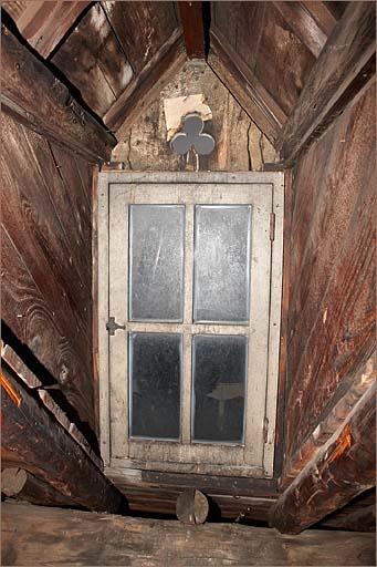 Comble de la nef, détail d'une lucarne.
