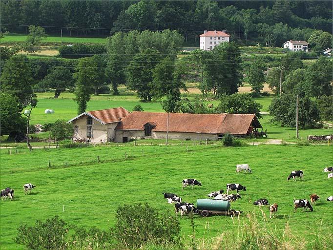 Vue d'ensemble des bâtiments depuis le sud.