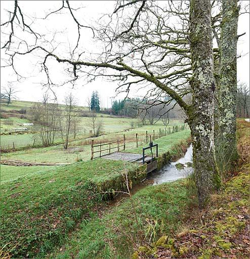 Bief d'alimentation et vanne de décharge.