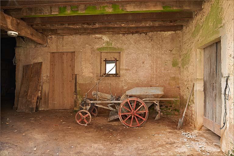 Cour inférieure, planteuse à pomme de terre.