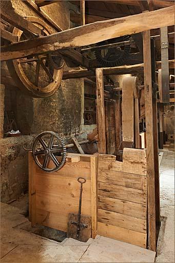 Rez-de-chaussée de la féculerie, transmissions de puissance et élévateur à pomme de terre.