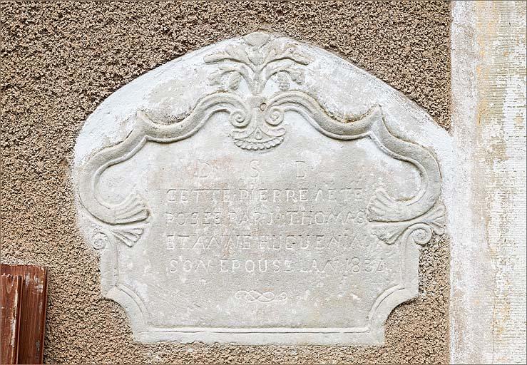 Elévation antérieure du corps d'habitation, détail de la pierre de fondation datée de 1834.