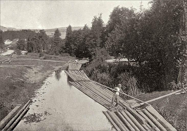 Constitution d'un train de flottage de bois de charpente en 1896.