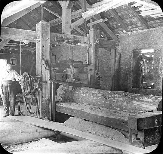 L'intérieur de la scierie de Coichot avant 1914.