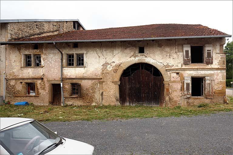 Elévation antérieure, vue d'ensemble.