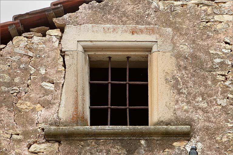 Elévation latérale, détail de la petite fenêtre de comble.
