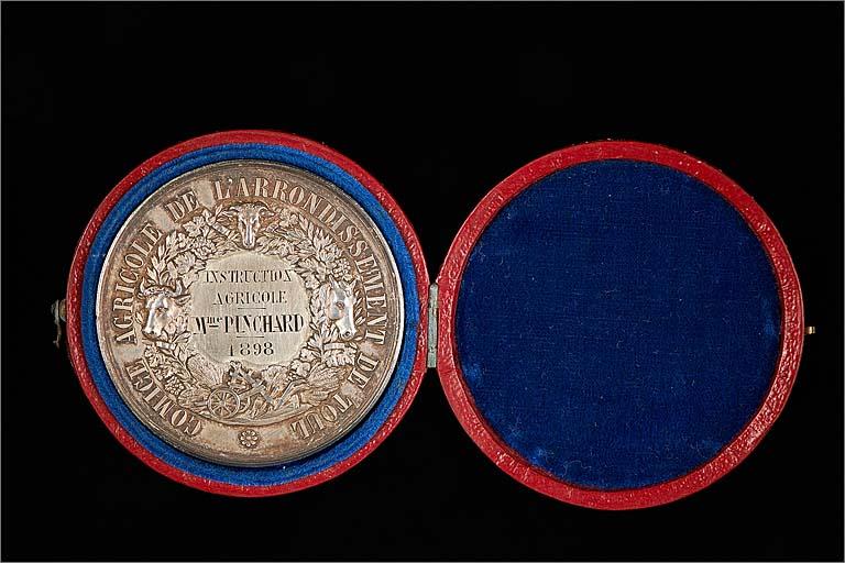 Médaille n° 1 dans son écrin.
