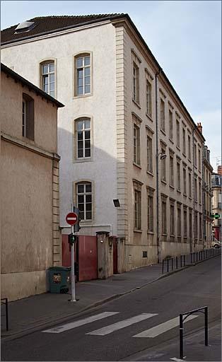 Elévation sur la rue Charles III : portail d'entrée et bâtiment D.