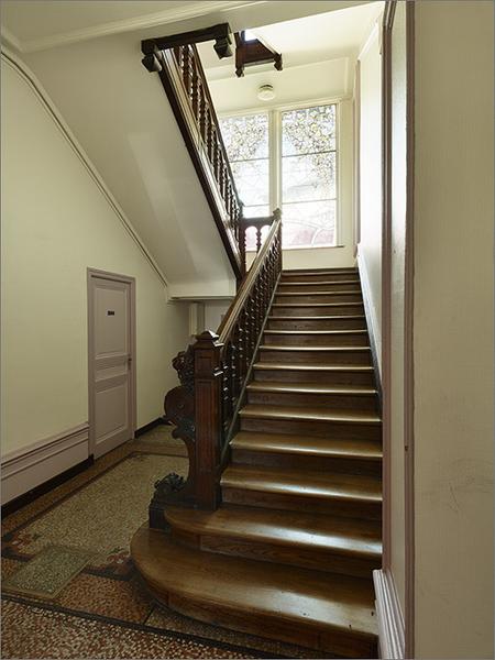 Rez-de-chaussée, escalier, 1ère volée.