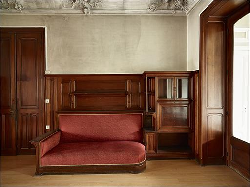 Banquette et secrétaire, ensemble.