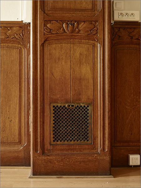 Lambris, détail, et bouche de chaleur.