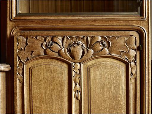 Buffet de droite, détail du décor.