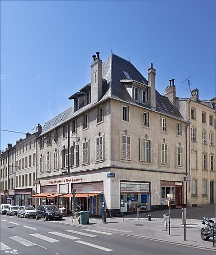 Façades sur les rues Saint-Dizier et Dom Calmet, vue d'ensemble.