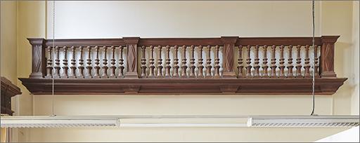 Détail de la balustrade de l'ancienne tribune.