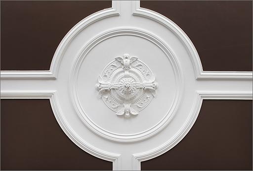 Plafond, détail de la rosace.