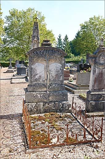 Tombeau (n°60) de type 2, stèle, ensemble face.