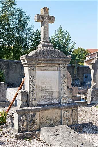 Tombeau (n°49) de type 6, ensemble trois quarts droit.