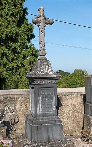 Tombeau (n°64) de type 1, ensemble trois quarts gauche.
