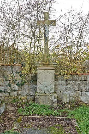 Croix de cimetière, ensemble face.