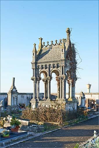 Tombe (n°18), type 2, ensemble trois quarts gauche.