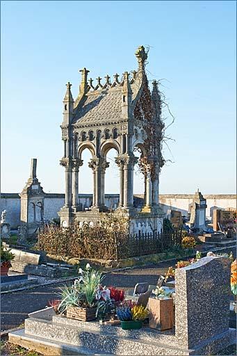 Tombe (n°18), type 2, ensemble trois quarts gauche.