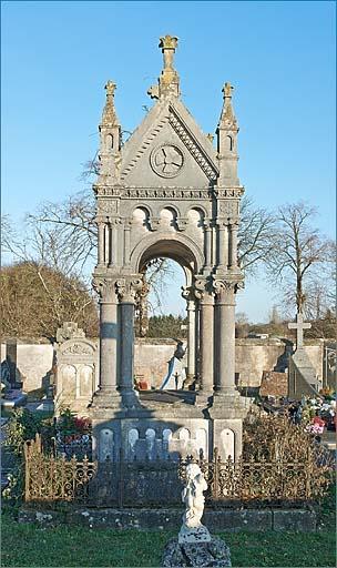 Tombe (n°18), type 2, face postérieure, ensemble face.