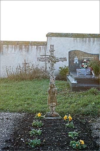 Tombe (n°10), type 3, croix funéraire, ensemble face.