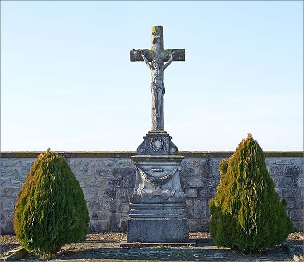 Croix de cimetière, ensemble face.