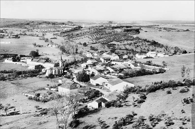 Vue général du village de Baudricourt vers 1950