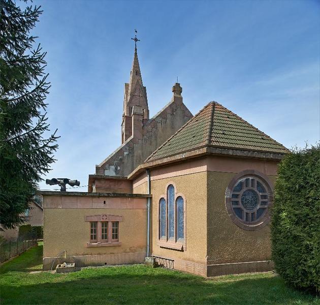 Vue du chevet et de la sacristie.