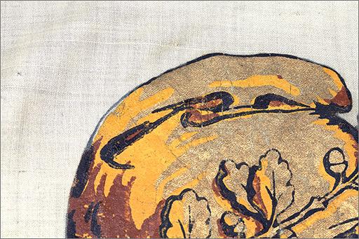 Détail de la représentation de Marianne, bonnet phrygien avec rehauts de peinture sur la dorure.