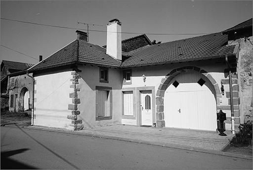 Ferme, élévation antérieure, ensemble trois quarts droit.
