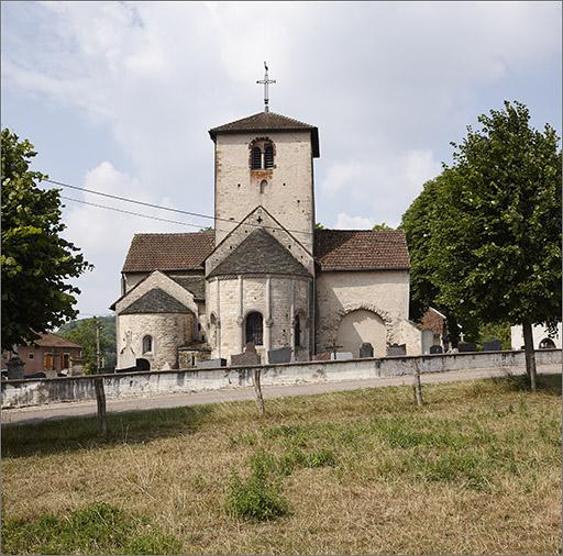 Vue depuis l'Ouest : chevet, transept, clocher, ensemble trois quarts droit.