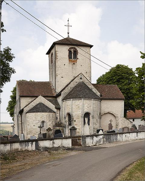 Vue depuis l'Ouest : chevet, transept, clocher, ensemble trois quarts gauche.