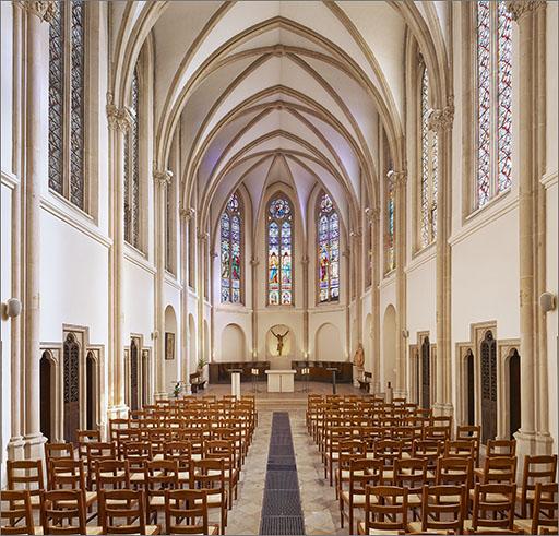 Vue intérieure vers le choeur.