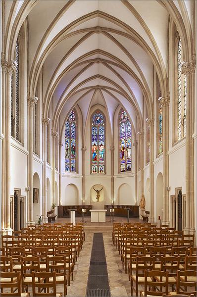 Vue intérieure vers le choeur.