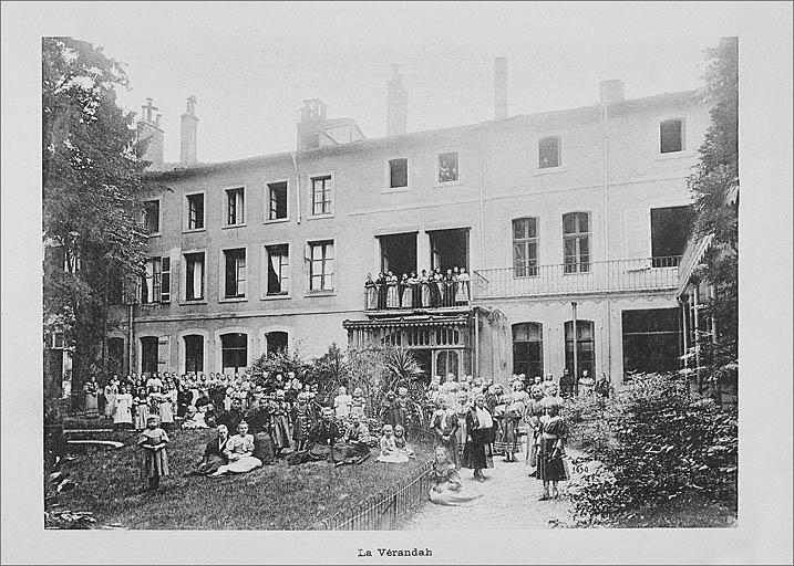Vue du parc et de la 'véranda' (corps A) à la fin du 19e siècle.