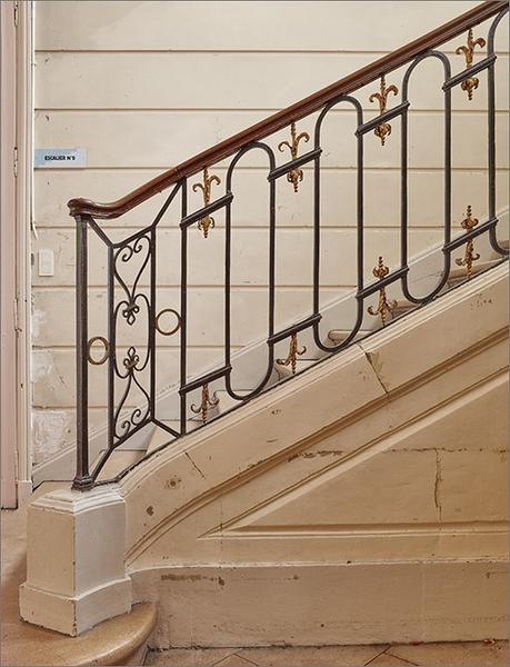 Corps E : escalier, rampe, détail (au niveau du départ).