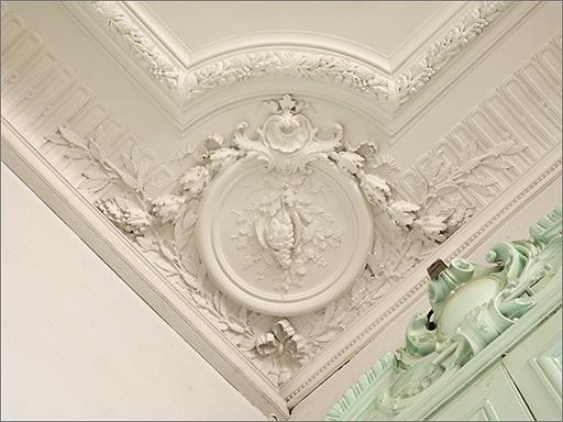Plafond, détail du décor d'angle.