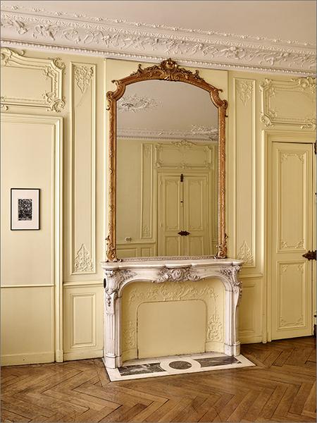 Cheminée et glace de trumeau (pièce E 1. 5)