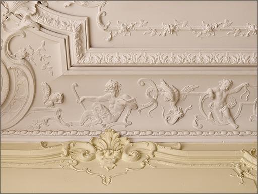 Adoucissement de plafond, détail du décor.