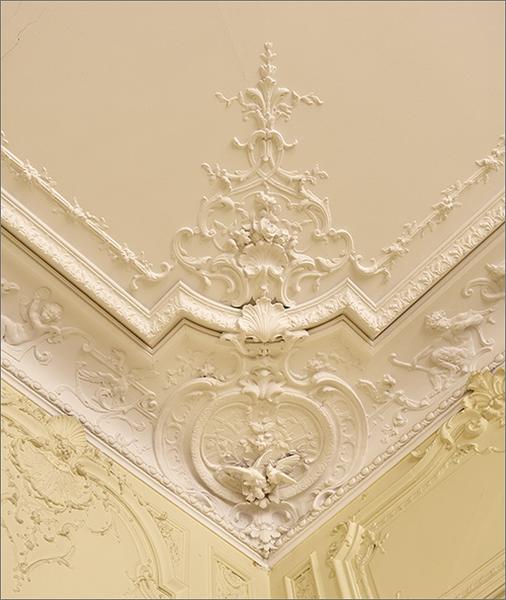 Plafond, détail du décor d'angle.