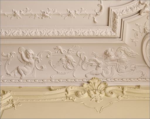 Adoucissement de plafond, détail du décor.