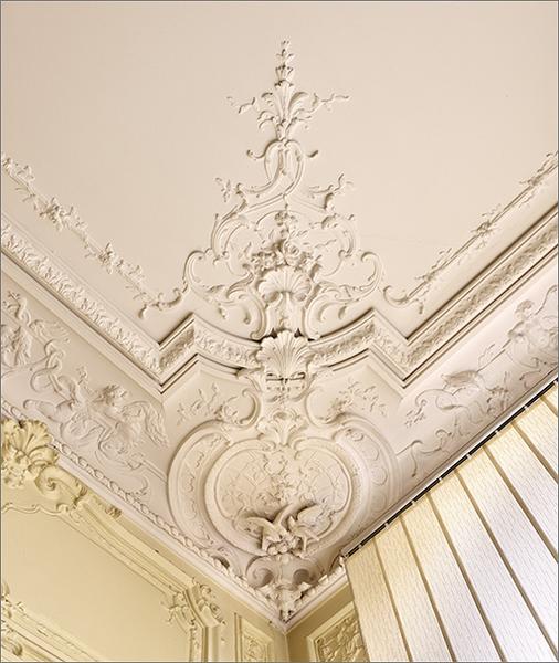 Plafond, détail du décor d'angle.