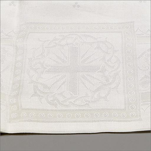 Elément de nappe d'autel n° 14, détail : croix grecque rayonnante et couronne d'épines.