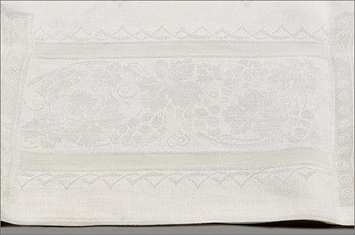 Elément de nappe d'autel n° 14, détail : pampres.